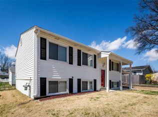 2895 Foxwood Dr, Maryland Heights, MO 63043