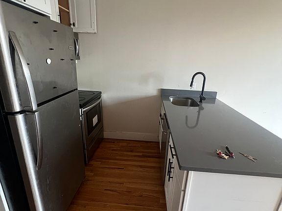 4th image of 2779 University Ave #4C