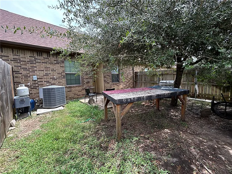 3318 Travis Cole Ave — Photo 12