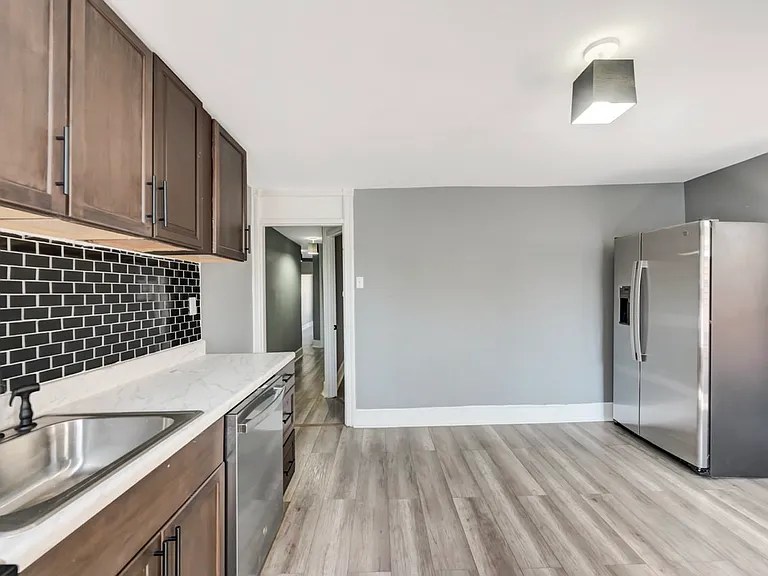 128 E Broad St #C — Photo 19