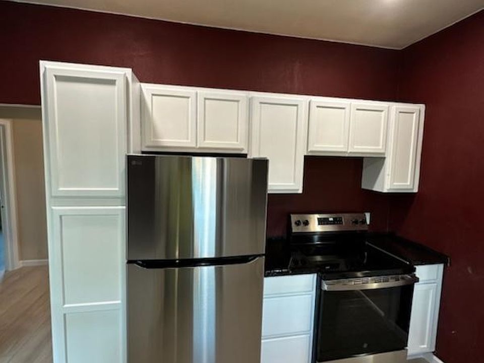 Left side of the kitchen