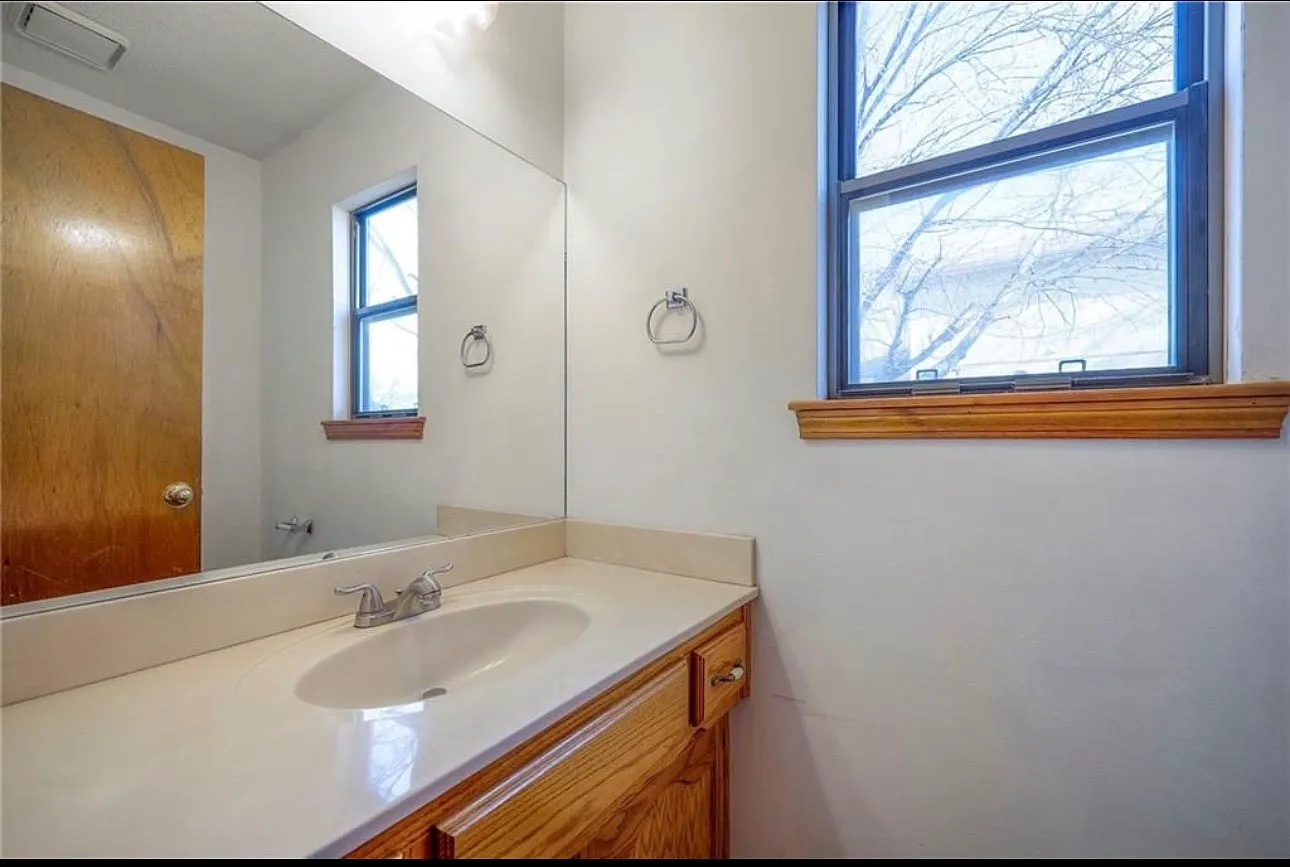 2 bed, 1.5 bath, 1200 sqft, $1,350 — Photo 3