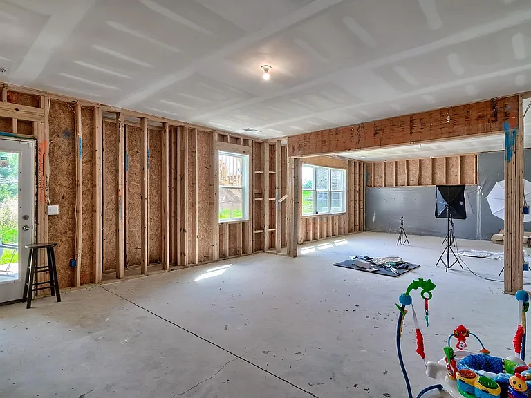 558 Mahonia Rd — Photo 44