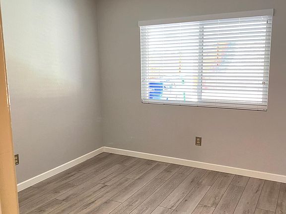 3rd image of 1509 Temple Heights Dr