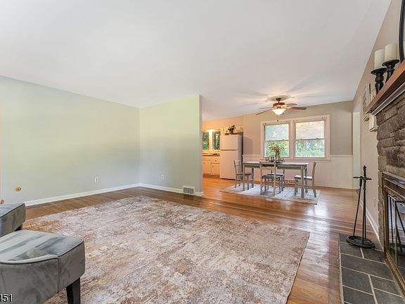 5th image of 2 Glenway Dr