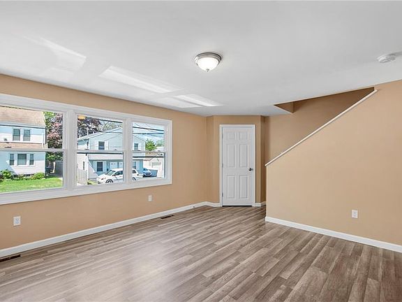 4th image of 33 Yorkshire St #A