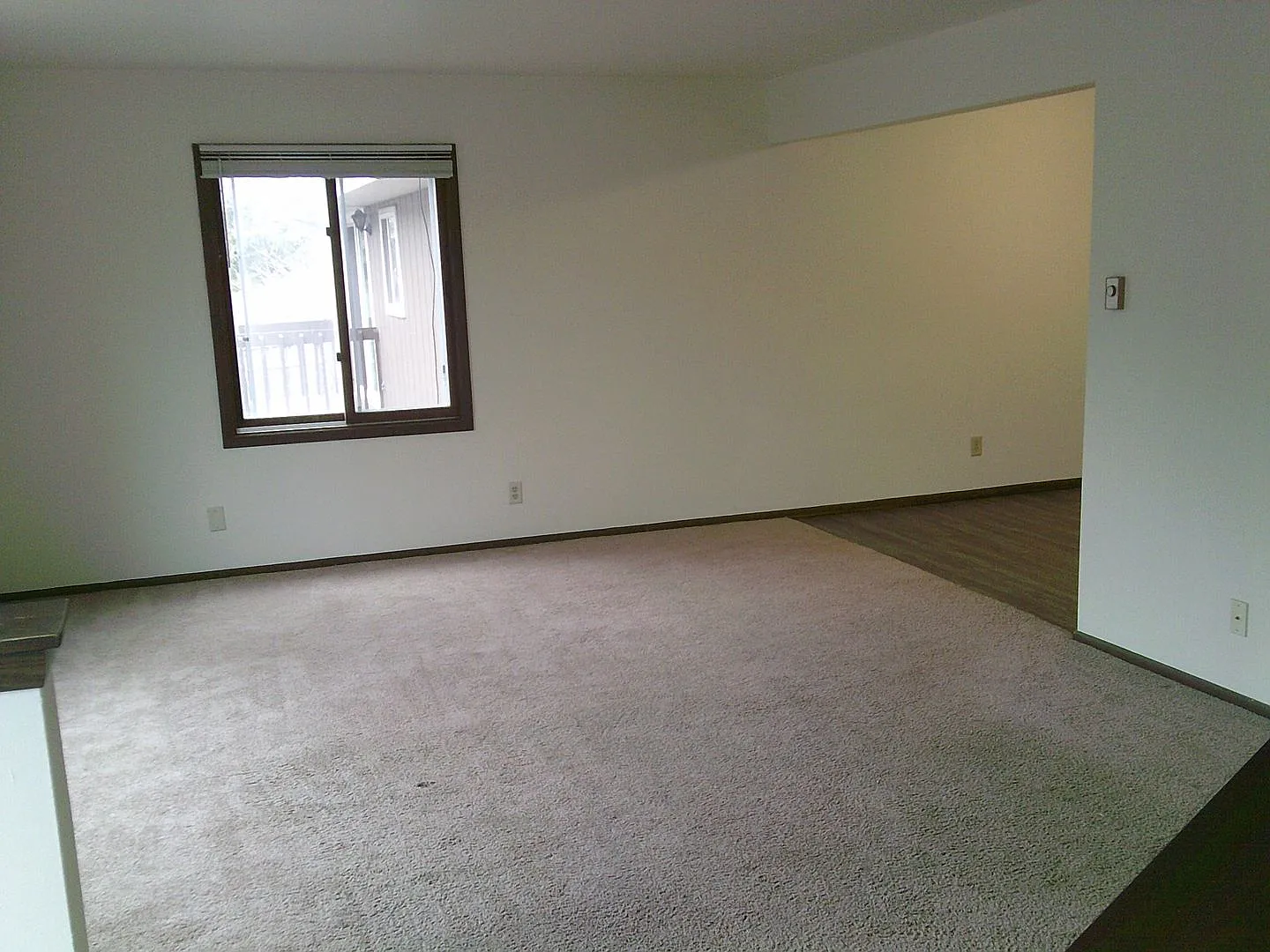 2 Bedroom, 1.5 Bath Townhouse in Cedarburg Attached Garage & Private Entrance — Photo 2
