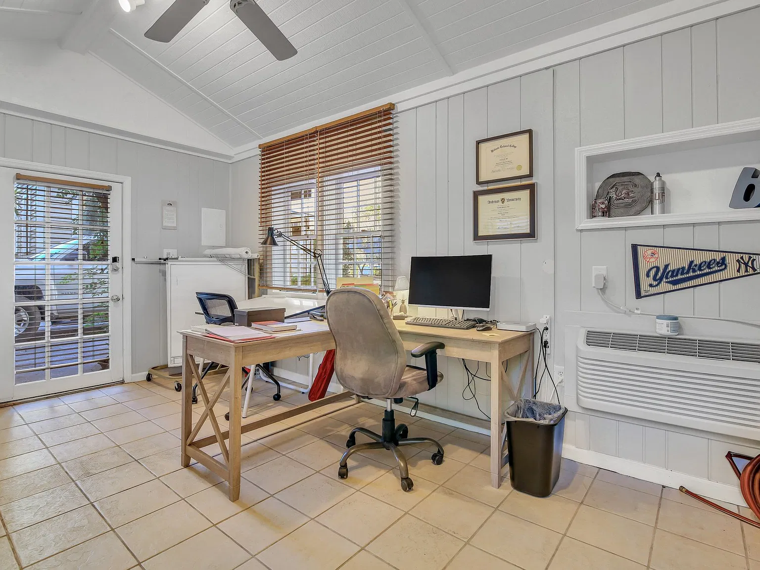 Studio, 300 sqft, $950 — Photo 3