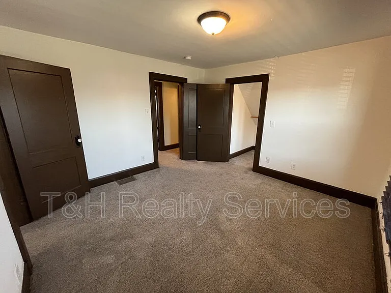 932 E Morris St — Photo 15
