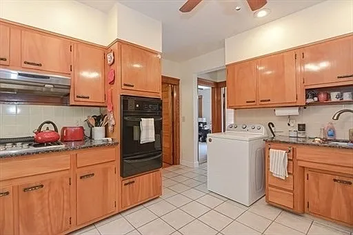 1053 Pleasant St #1 — Photo 2