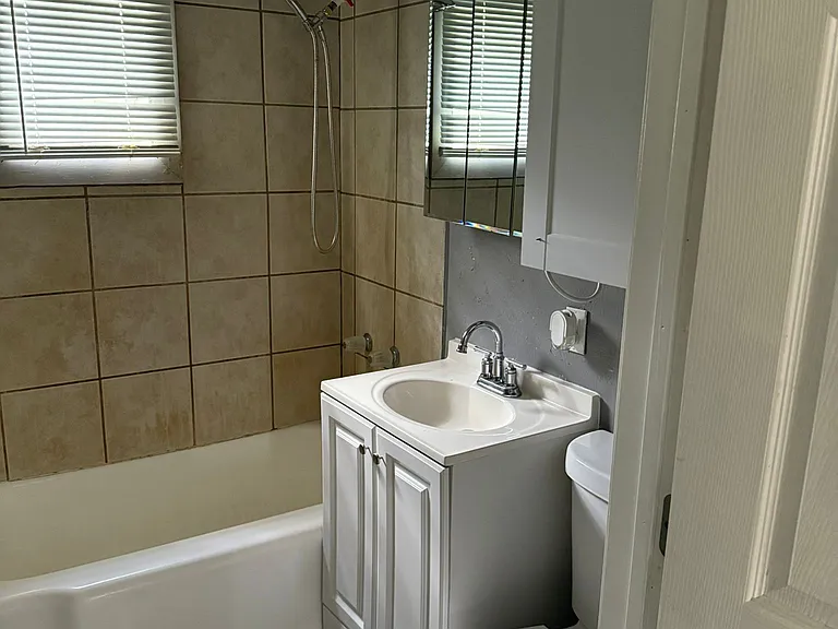 310 S Farragut Ave — Photo 6