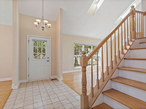 3rd image of 1415 Diamond Dr