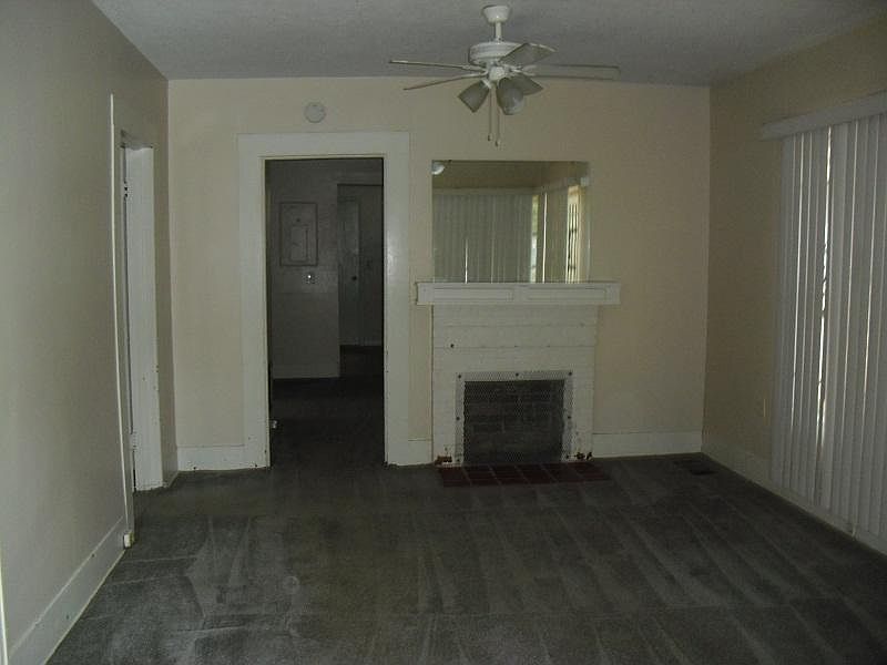 2nd image of 3916 N Davis St