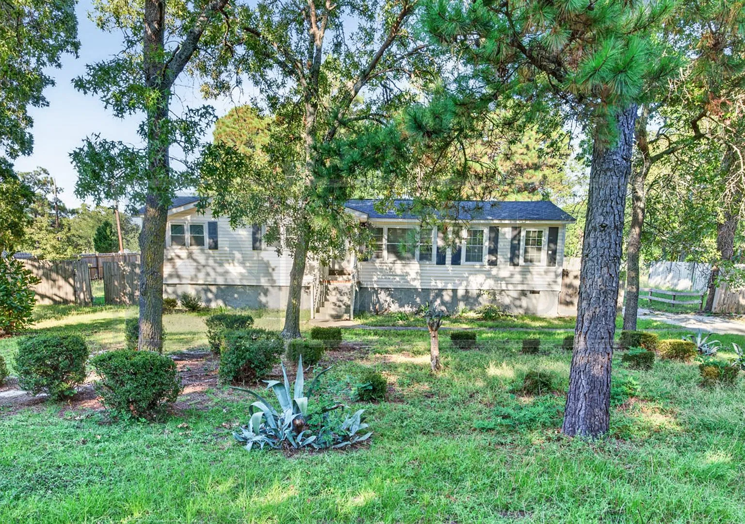 House — Photo 4