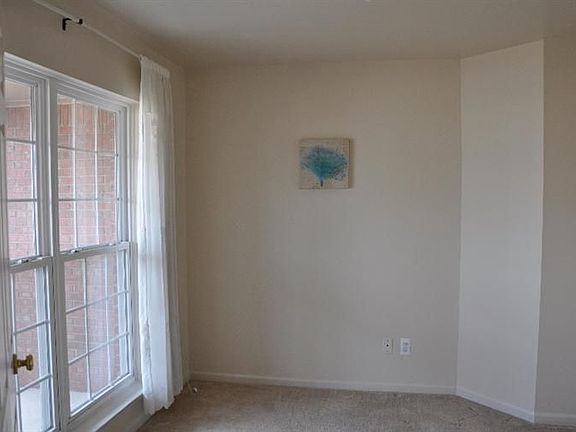 3rd image of 3758 Palisades Blvd