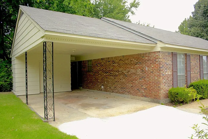 3 bed, 2.0 bath, 1371 sqft, $1,110 — Photo 2