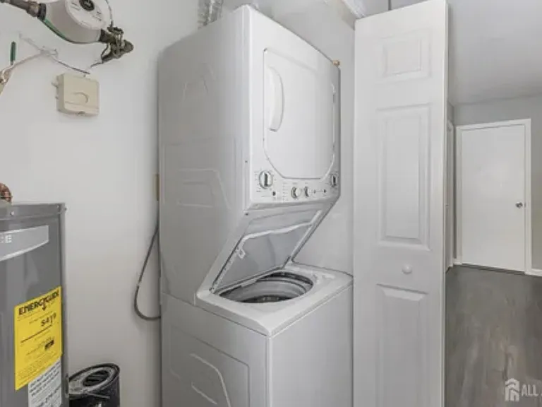 42 Norwich Pl — Photo 17
