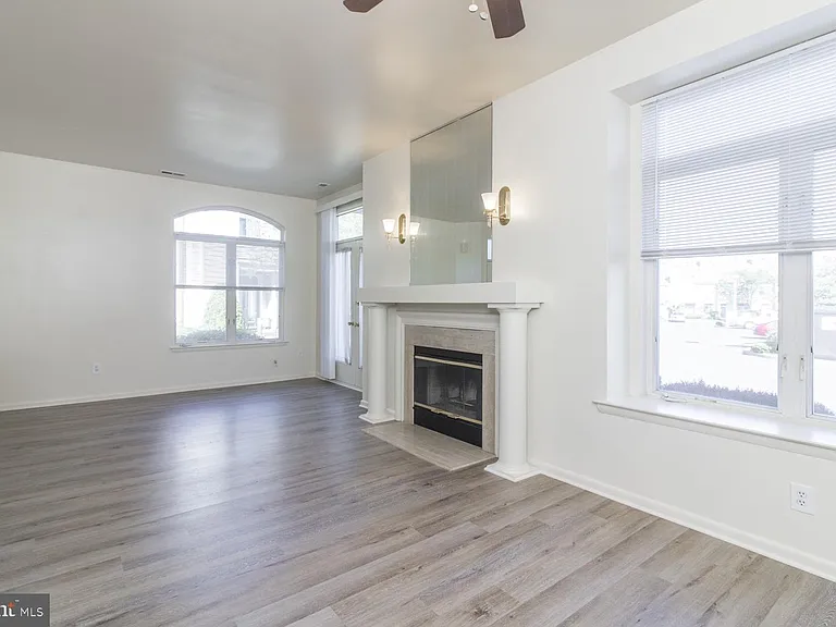 1004 Barbaras Ct — Photo 6