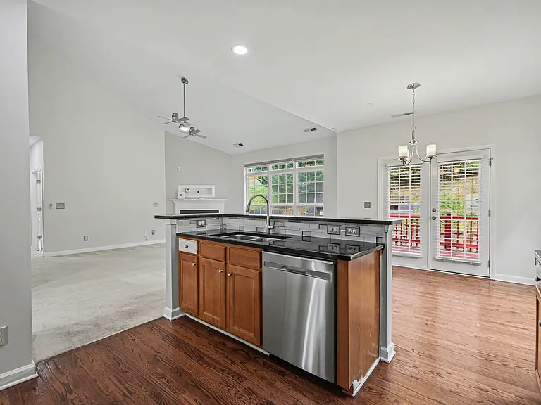 2119 Baggins Ln — Photo 15