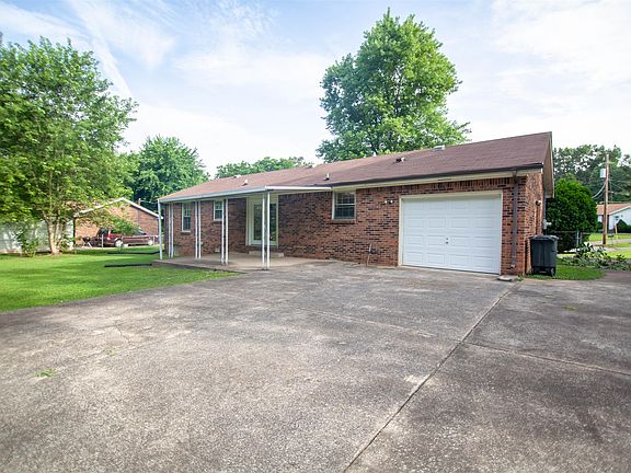 3rd image of 18 Leonard Dr