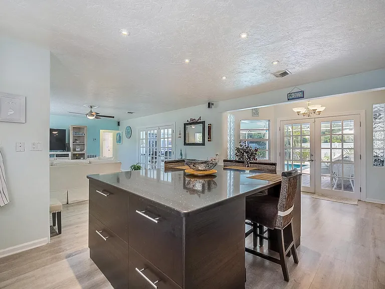 2825 Webber St — Photo 11