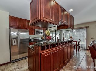 7944 Redondo Ct, Darien, IL 60561