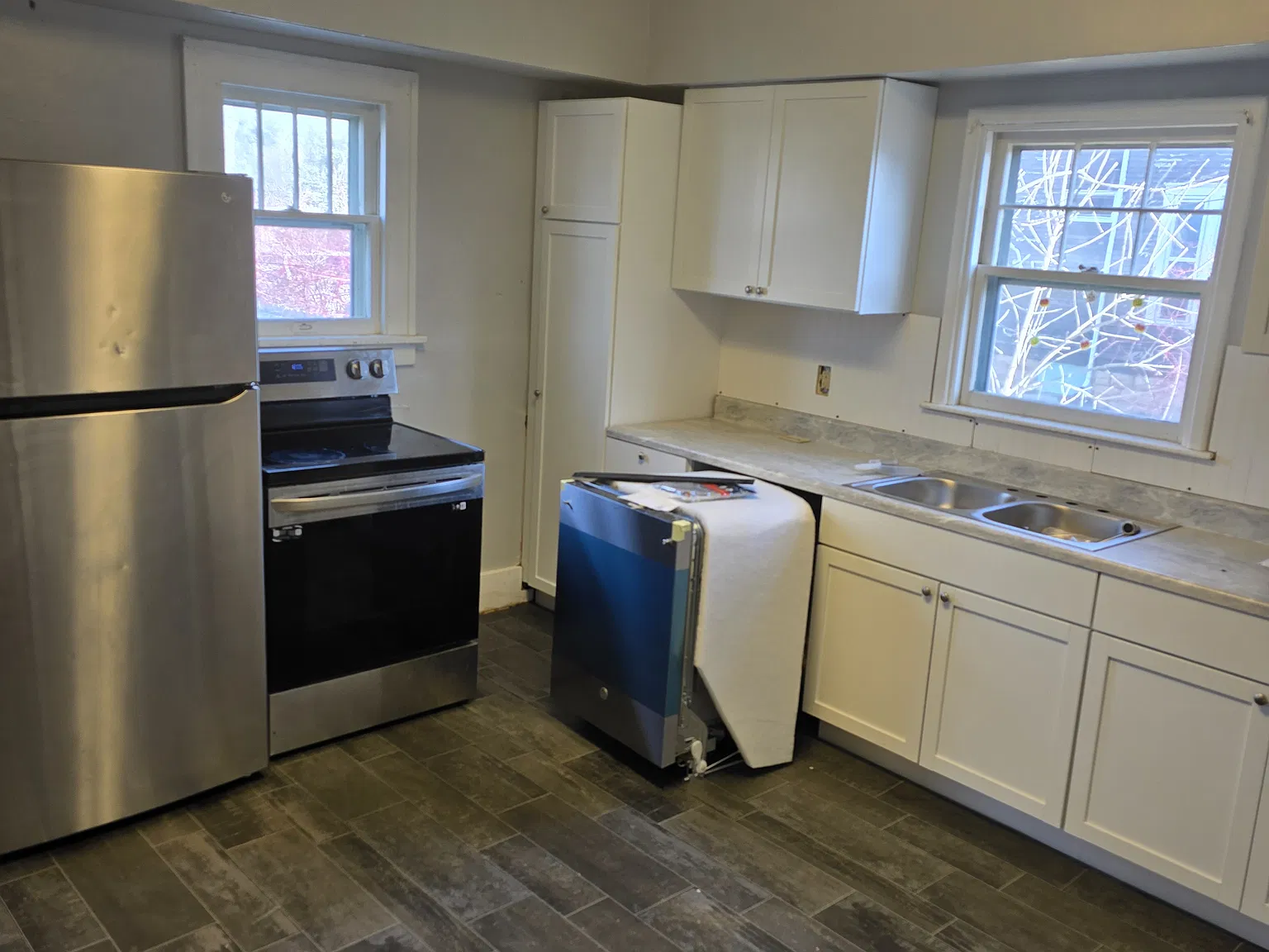 4 bed, $1,920 — Photo 2