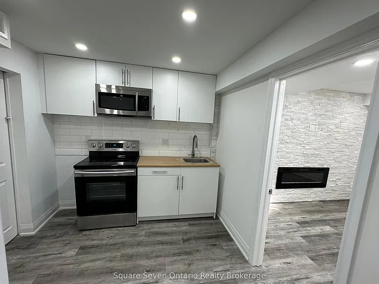 16 Napoleon Cres #LOWER LEVEL — Photo 7