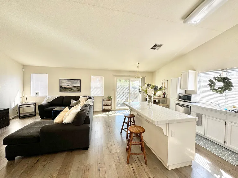 3960 Regatta Dr — Photo 8