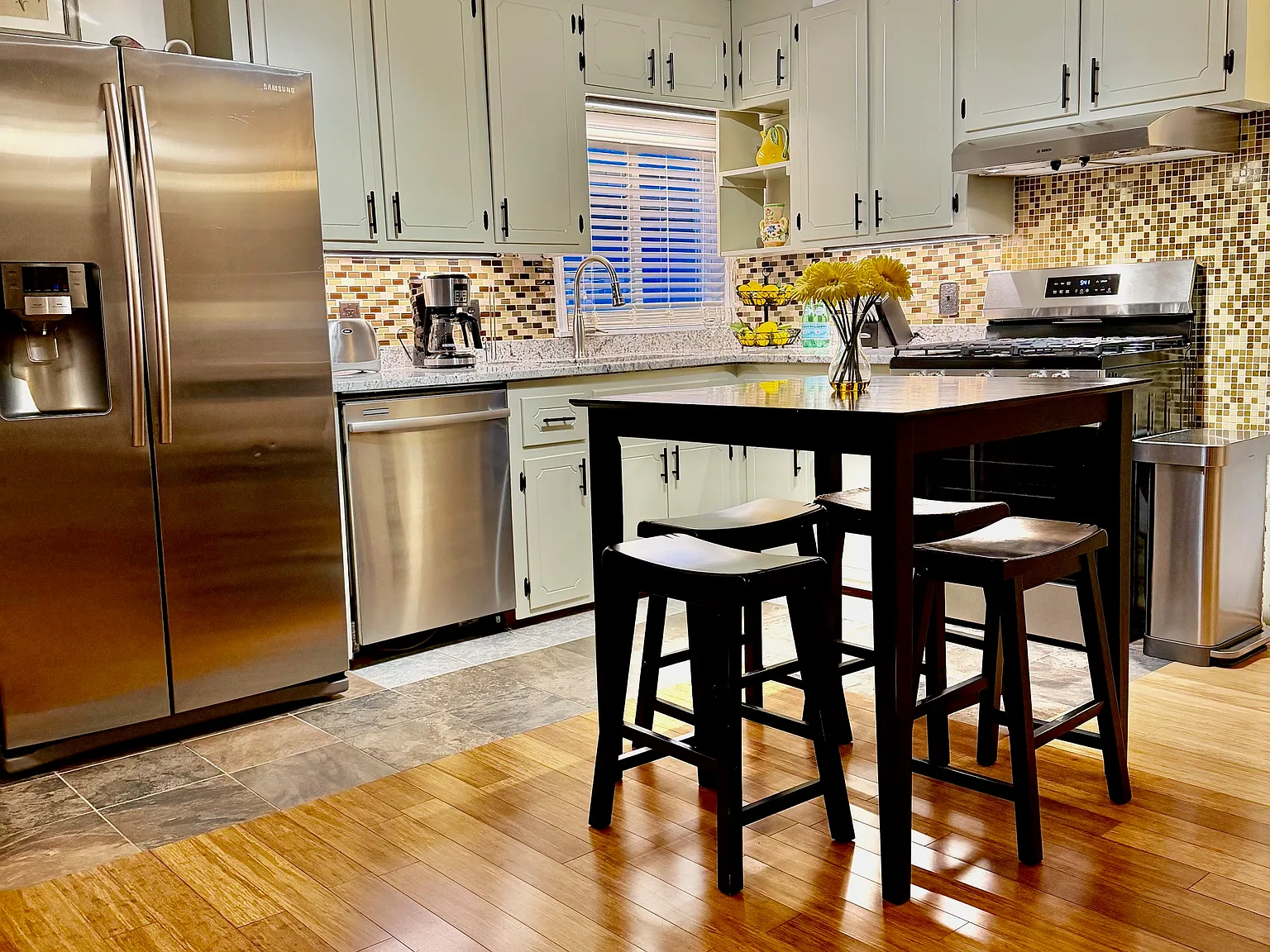 2 bed, 650 sqft, $1,950 — Photo 4