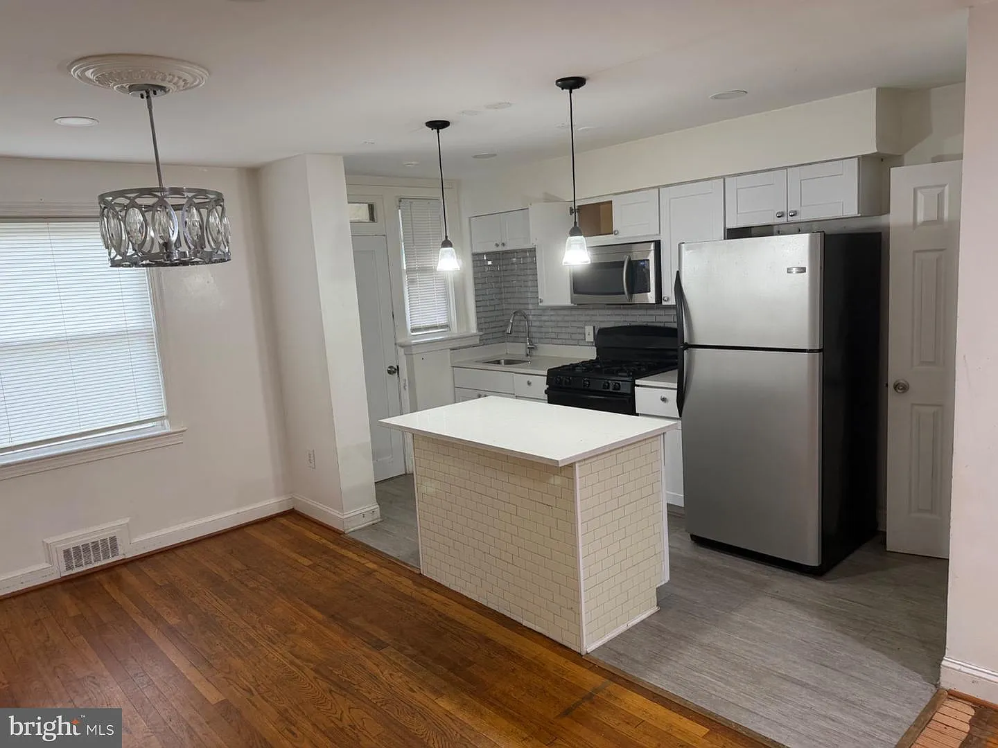 4 bed, 2.0 bath, 1632 sqft, $3,350 — Photo 4
