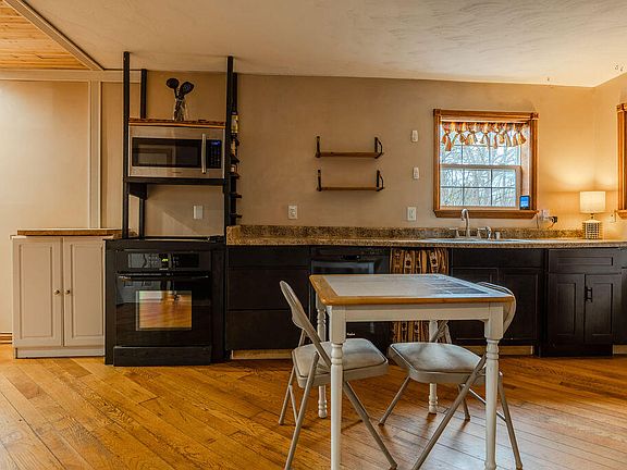 5th image of 9851 Cranston Rd