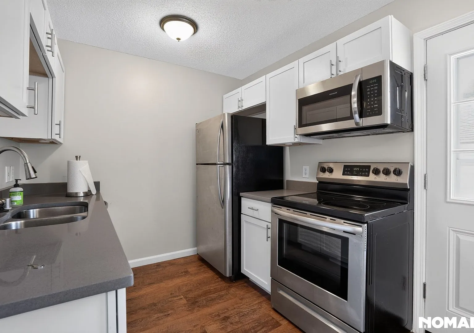 Charming 3BR House in Rosemount — Photo 4