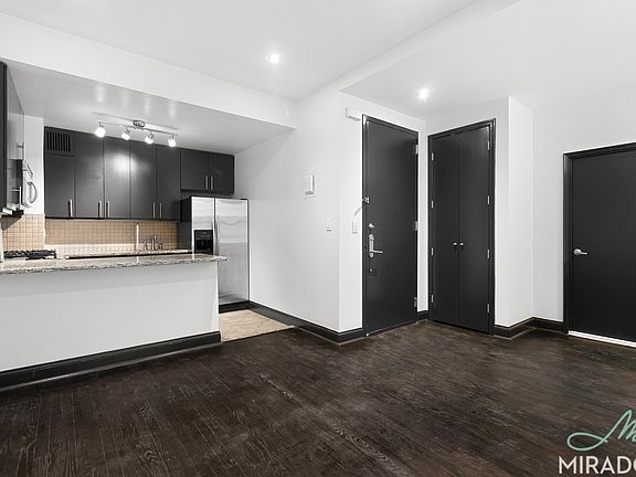 5th image of 270 Park Ave S Ph 1G