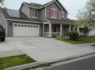2167 N East Ct, Reedley, CA 93654