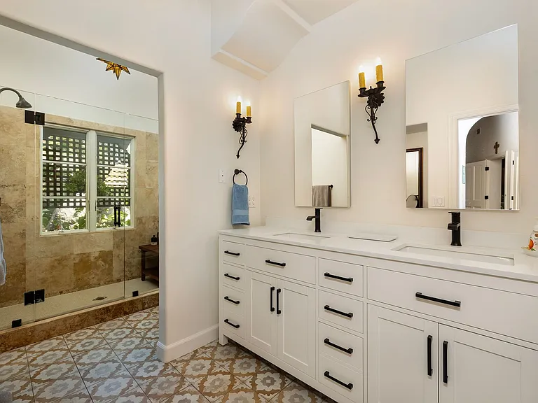 655 Coyote Rd — Photo 15