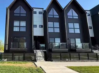 7277 Wilson Cres W #201, Niagara Falls, ON L2G 7G5