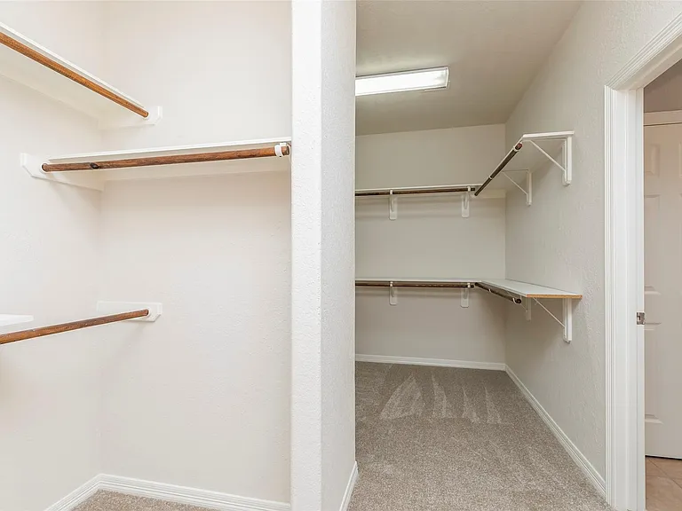 10126 Holly Chase Dr — Photo 32
