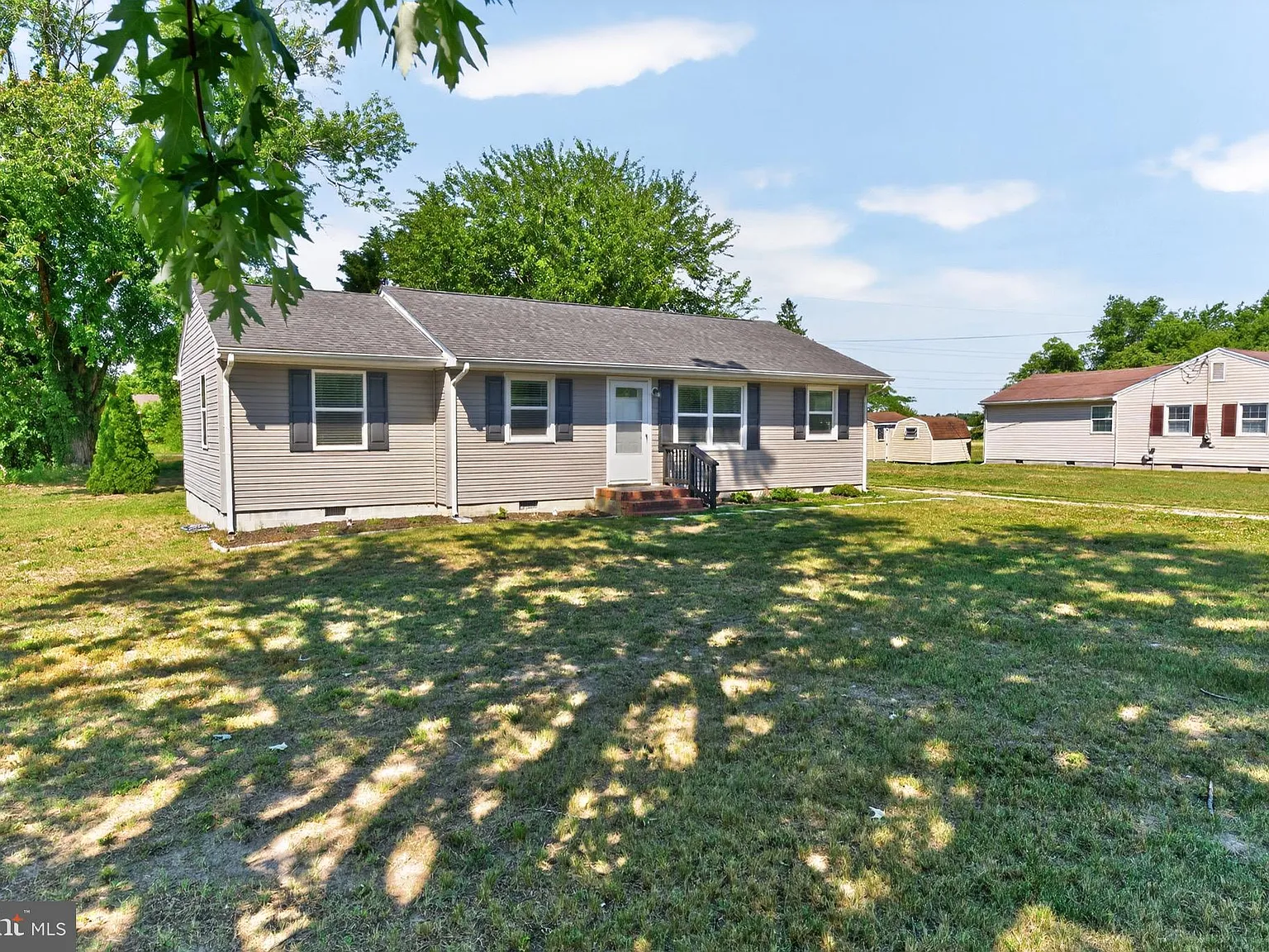 4 bed, 1128 sqft, $1,900 — Photo 3