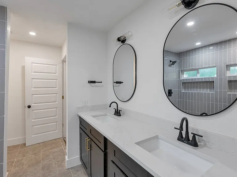 1023 Strickland St — Photo 18