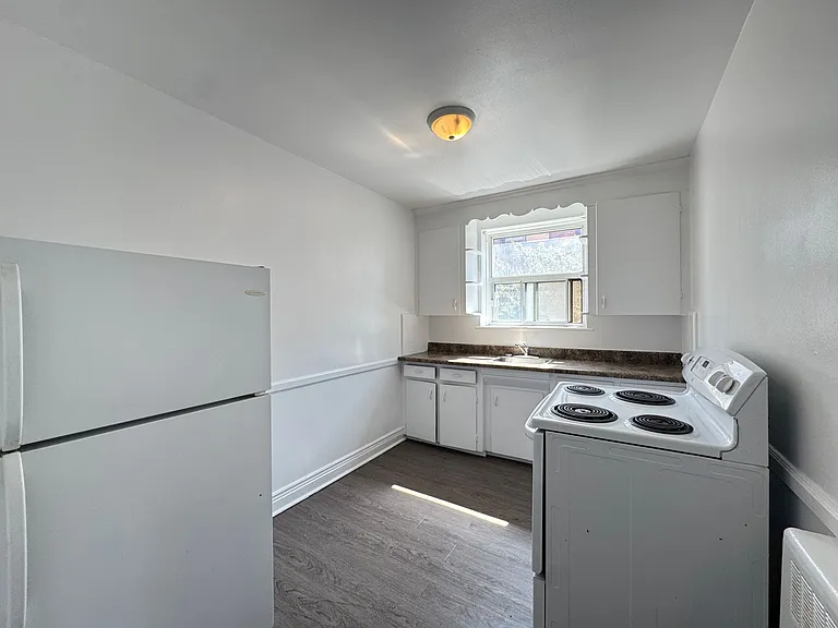 8 E 36th St #34 — Photo 19