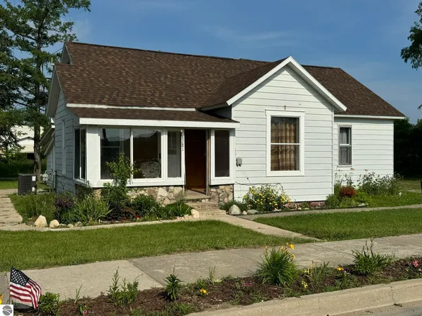 8281 Rapid City Rd NW, Rapid City, MI 49676