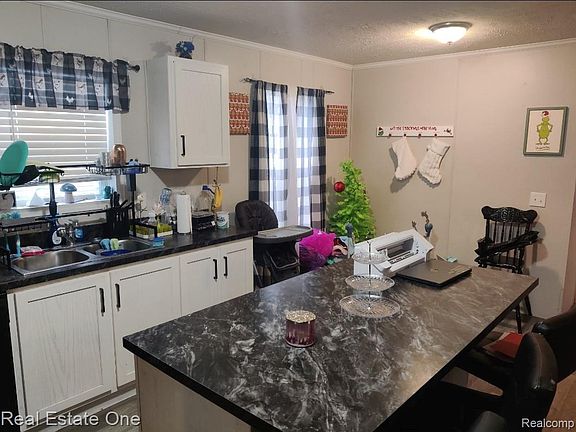 5th image of 15990 Villaire Ave