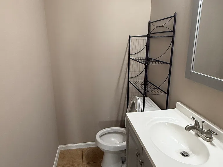 2405 Greenwood Dr — Photo 5