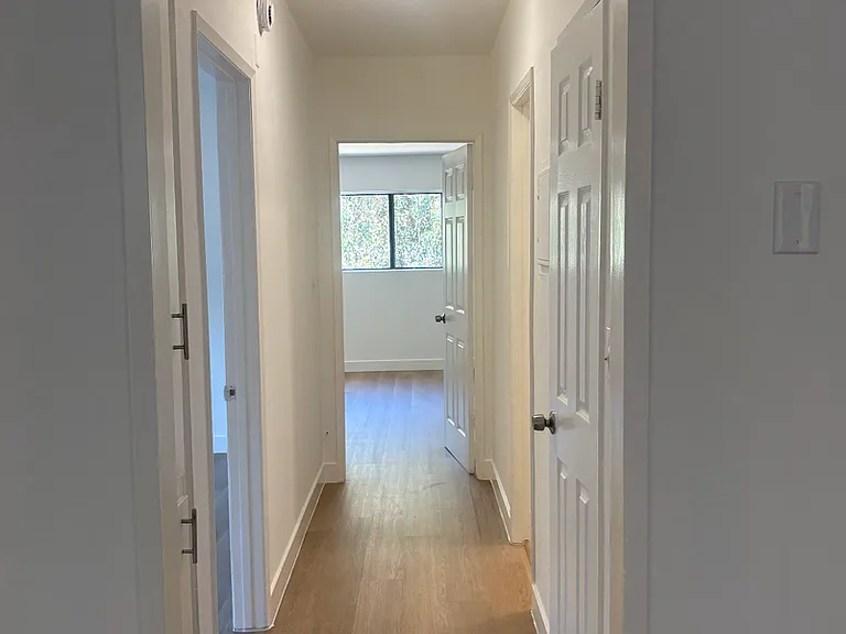7061 Whitsett Ave — Photo 6
