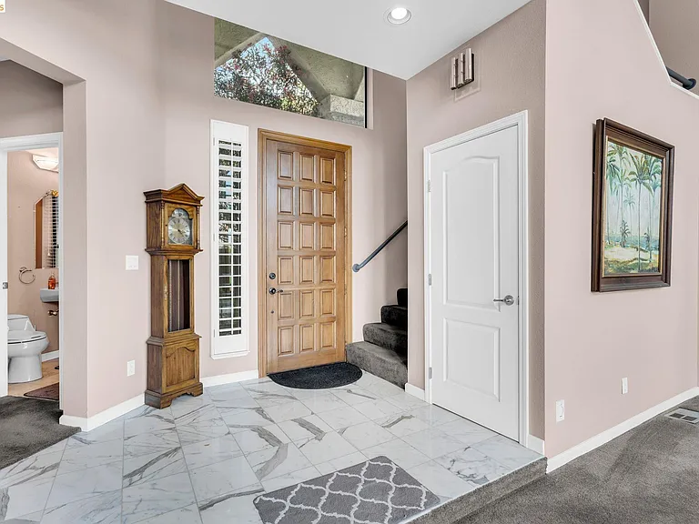 5640 Edgeview Dr — Photo 6