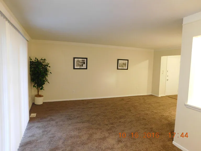 444 Fox Hills Dr N #7 — Photo 12
