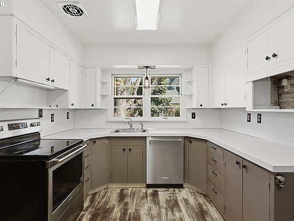 4th image of 1000 W 9th St