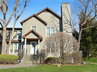 36 Hemlock Cir, Peekskill, NY 10566