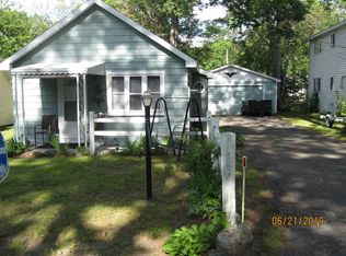 318 Beverly Dr, Prudenville, MI 48651